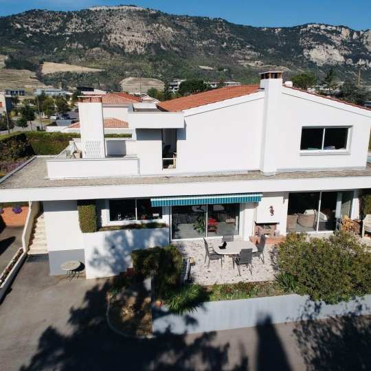  BATI-TERRE : Domain / Estate | GUILHERAND-GRANGES (07500) | 206 m2 | 697 000 € 