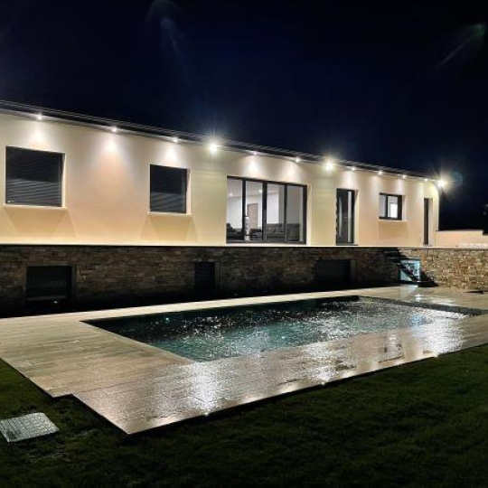 BATI-TERRE : Maison / Villa | GENISSIEUX (26750) | 234.00m2 | 988 000 € 