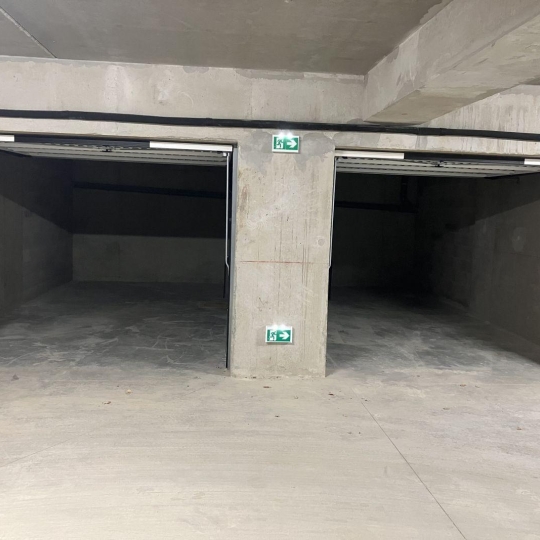  BATI-TERRE : Garage / Parking | ETOILE-SUR-RHONE (26800) | 18 m2 | 24 900 € 