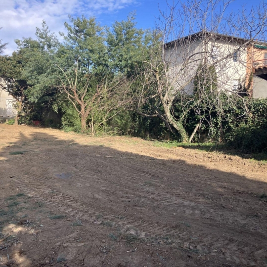 BATI-TERRE : Ground | GUILHERAND-GRANGES (07500) | m2 | 80 000 € 