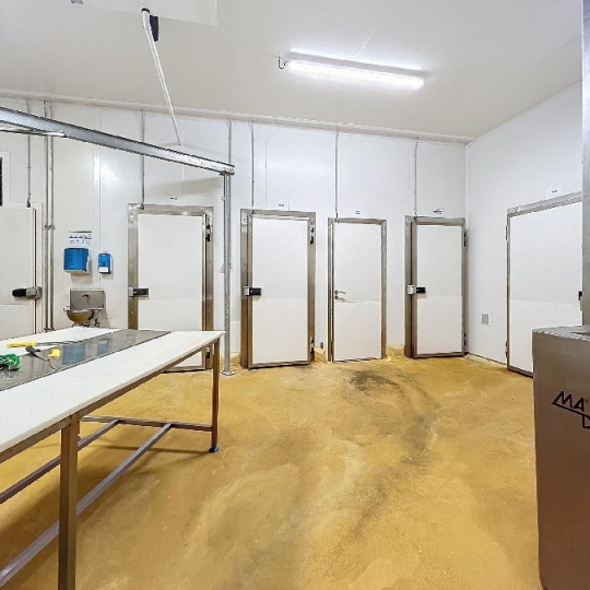  Annonces VALENCE : Local / Bureau | CHABEUIL (26120) | 483 m2 | 760 000 € 