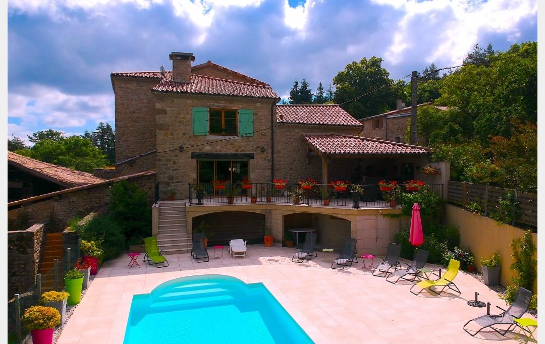 BATI-TERRE : Domain / Estate | VERNOUX-EN-VIVARAIS (07240) | 490 m2 | 680 000 € 