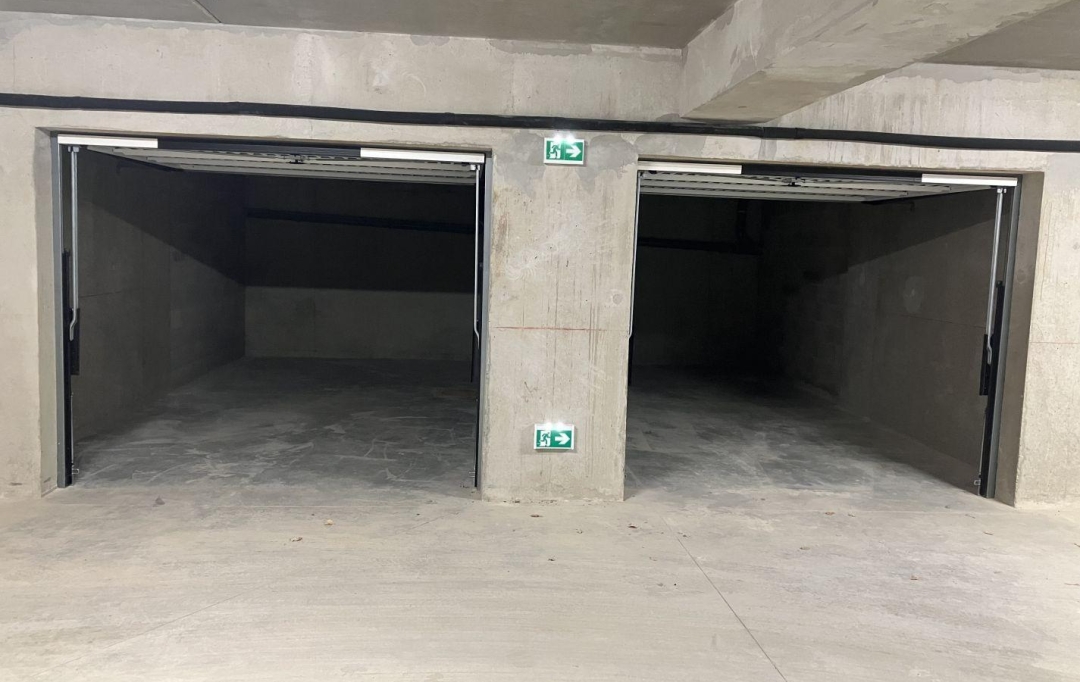 BATI-TERRE : Garage / Parking | ETOILE-SUR-RHONE (26800) | 18 m2 | 24 900 € 