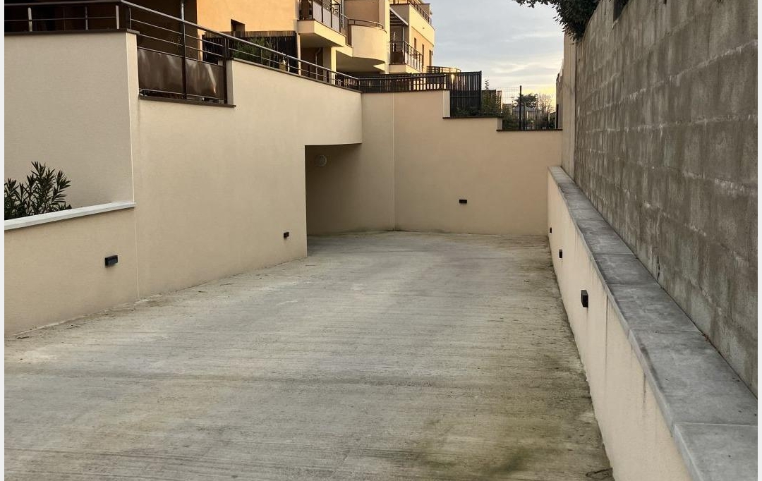 Annonces VALENCE : Garage / Parking | ETOILE-SUR-RHONE (26800) | 18 m2 | 16 000 € 