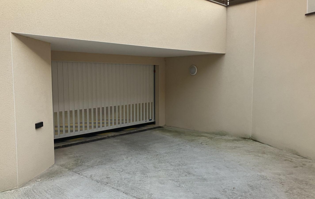Annonces VALENCE : Garage / Parking | ETOILE-SUR-RHONE (26800) | 18 m2 | 16 000 € 