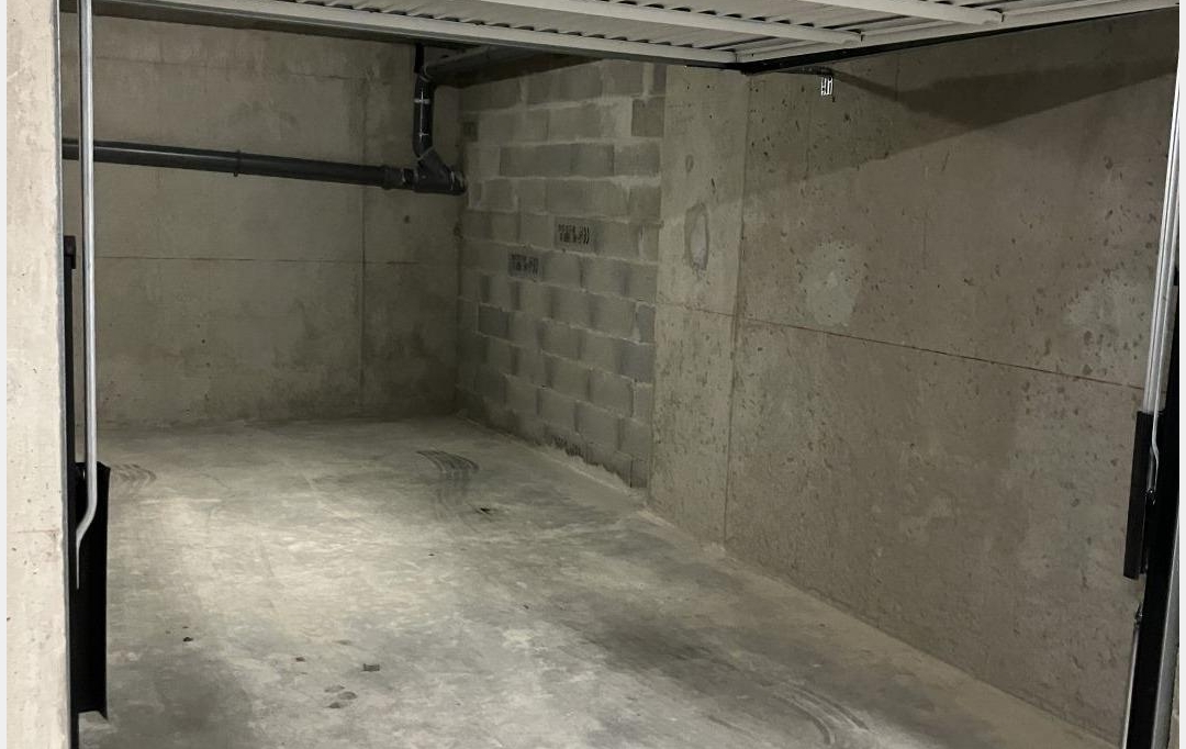Annonces VALENCE : Garage / Parking | ETOILE-SUR-RHONE (26800) | 18 m2 | 16 000 € 