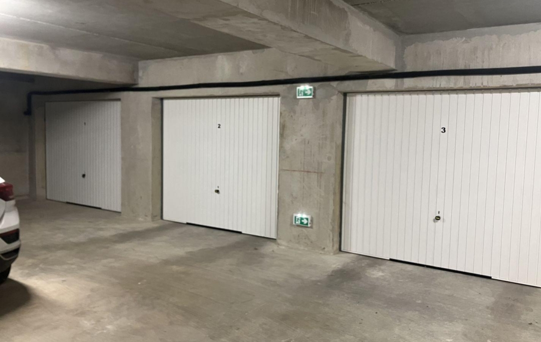 BATI-TERRE : Garage / Parking | ETOILE-SUR-RHONE (26800) | 56 m2 | 43 000 € 