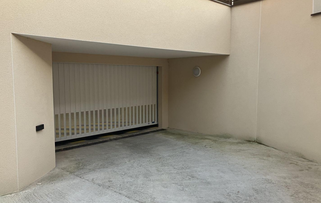 BATI-TERRE : Garage / Parking | ETOILE-SUR-RHONE (26800) | 56 m2 | 43 000 € 