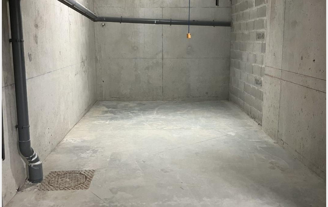 Annonces VALENCE : Garage / Parking | ETOILE-SUR-RHONE (26800) | 56 m2 | 43 000 € 