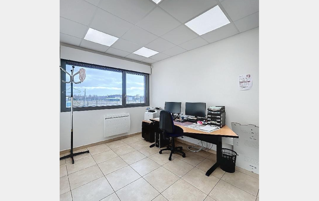 Annonces VALENCE : Local / Bureau | CHABEUIL (26120) | 483 m2 | 760 000 € 