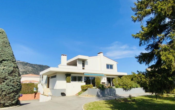  BATI-TERRE Domain / Estate | GUILHERAND-GRANGES (07500) | 206 m2 | 697 000 € 